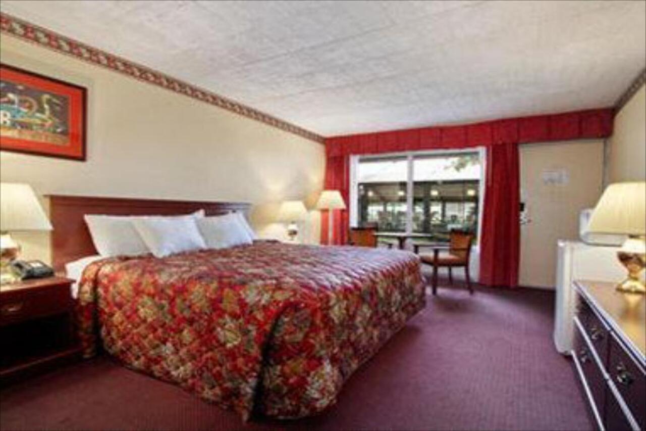 Days Inn East Stroudsburg Zewnętrze zdjęcie